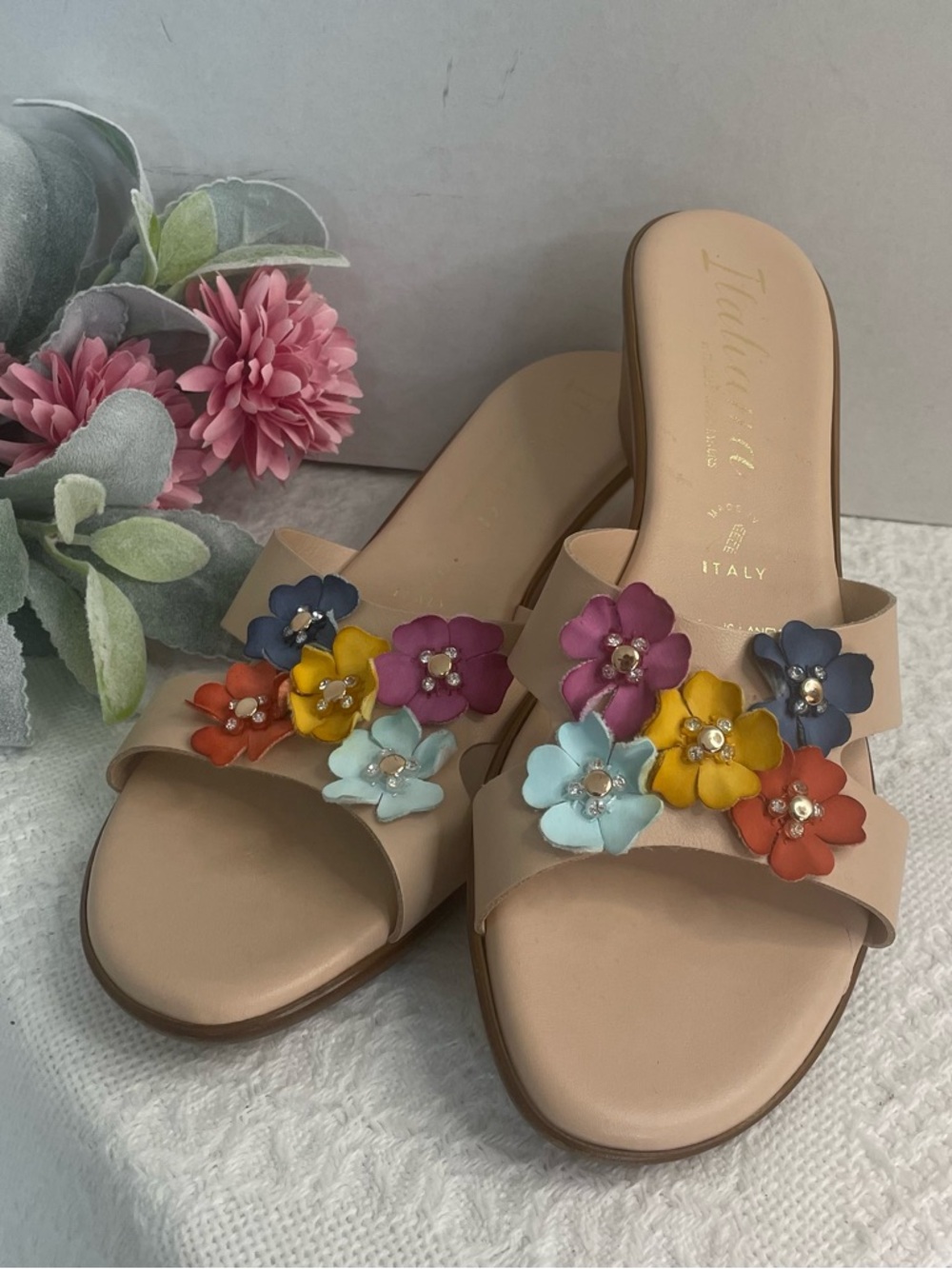 Italina Tan Slides  with Multicolor Floral Appliqués Size 9 M Summer Sandals